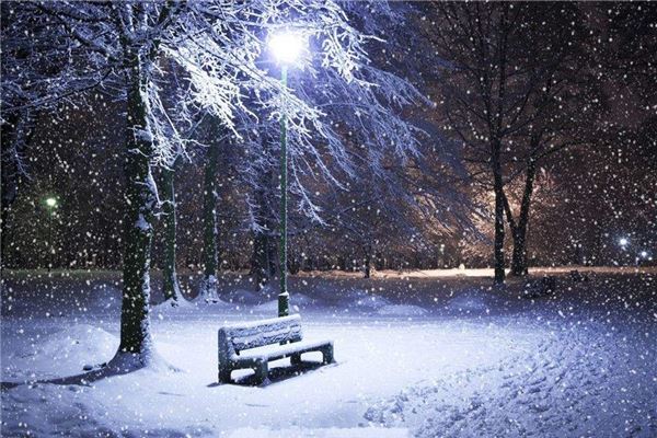 周公解梦梦见下雪 女人梦见下雪雪花飘飘