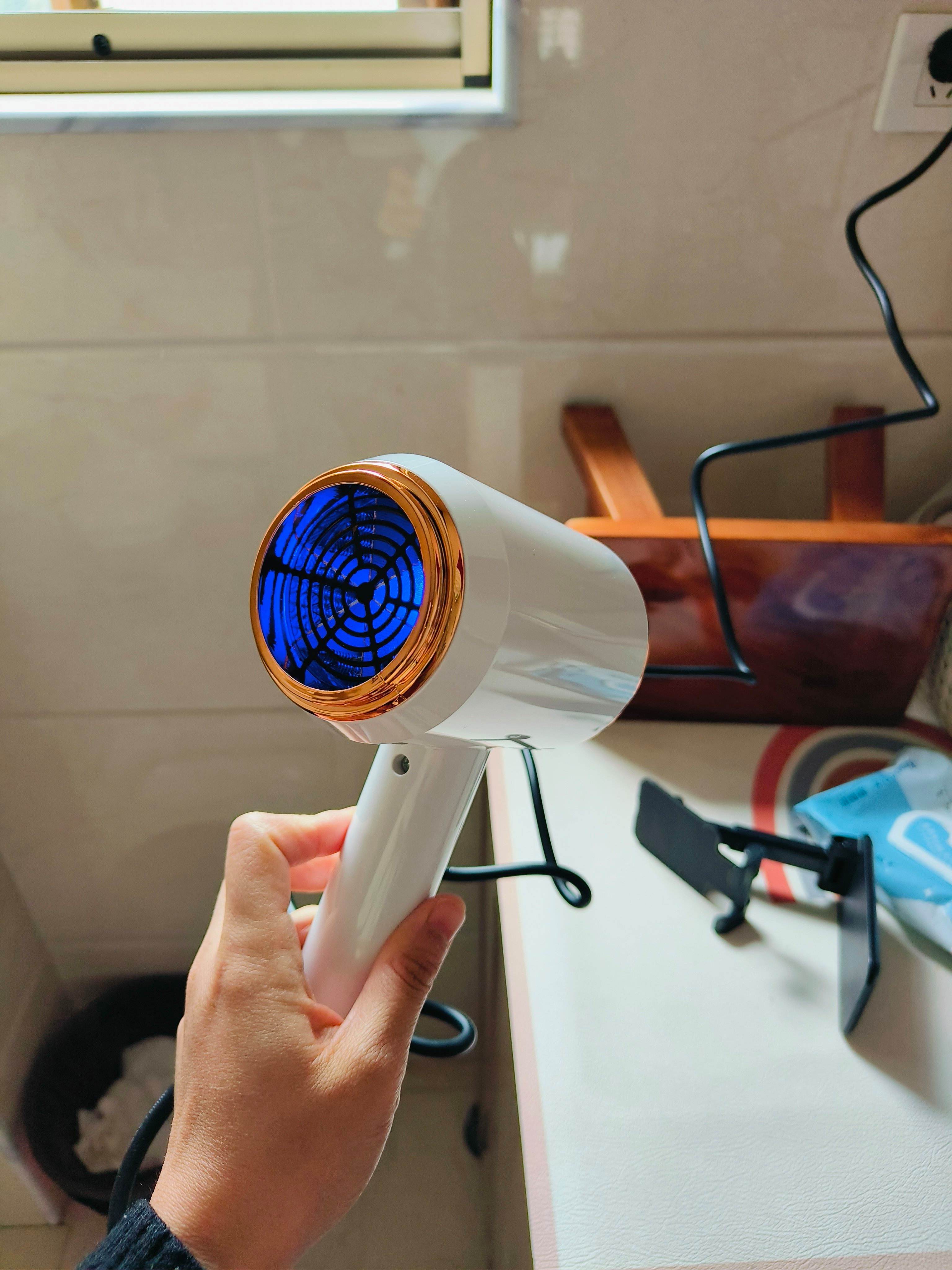 解梦吹风机 梦穿大红色风衣 解梦吹风机 梦穿大红色风衣