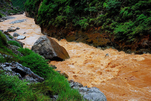 周公解梦河里涨水 女人梦到河水涨预示着什么 周公解梦河里涨水 女人梦到河水涨预示着什么