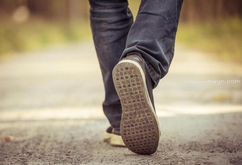 梦到找裤子周公解梦 做梦找裤子找不到是什么预兆 梦到找裤子周公解梦 做梦找裤子找不到是什么预兆