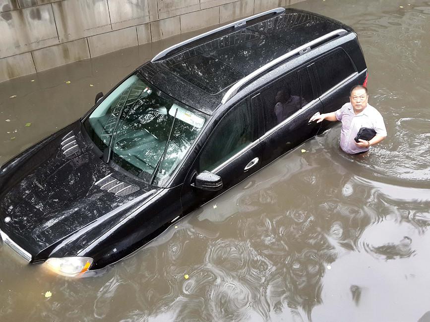周公解梦把车开到河里 梦见自己把车开到河里面去了 周公解梦把车开到河里 梦见自己把车开到河里面去了