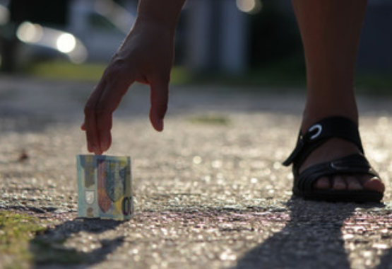 梦到捡到钱周公解梦 梦到捡钱第二天会破财吗